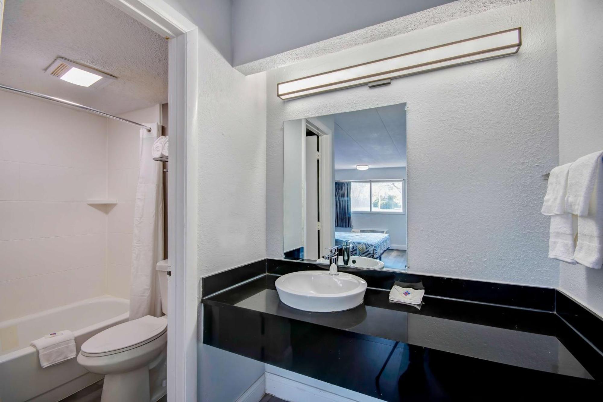 Motel 6 Columbus Oh - Osu North Экстерьер фото